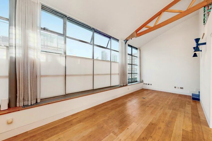 3 Bedroom Penthouse To Rent In The Roof Gardens, EC1V