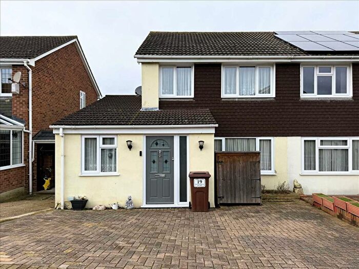 3 Bedroom Semi Detached House For Sale In Brewer Road, Cliffe Woods, Rochester, ME3