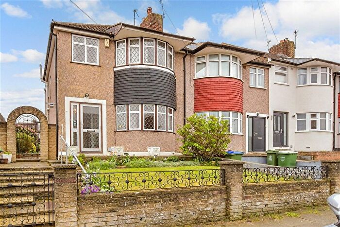 3 Bedroom End Terrace House For Sale In The Green, Welling, Kent, DA16