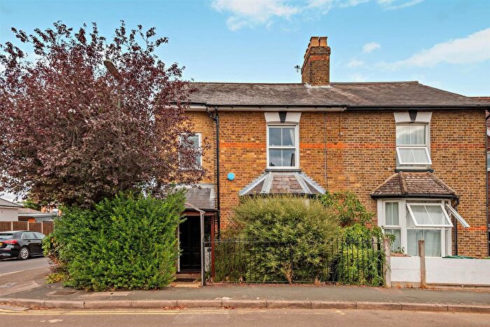 3 Bedroom Semi Detached House For Sale In Richmond Road, Staines-Upon-Thames, TW18