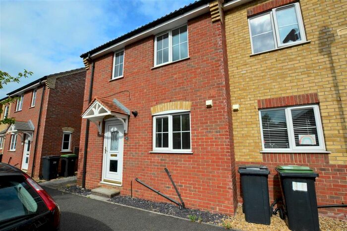 End Of Terrace House To Rent In Bramling Way, Sleaford NG34