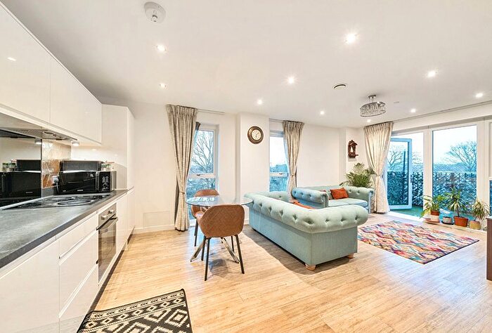 3 Bedroom Flat To Rent In Westmoreland Road, London, NW9