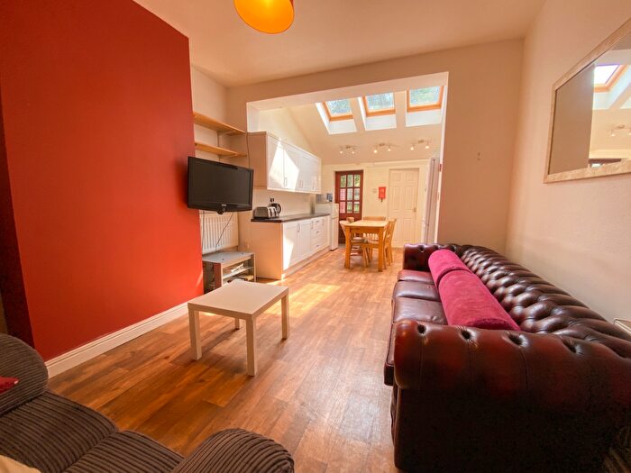 4 Bedroom House To Rent In Lottie Road - Bed, Selly Oak, West Midlands, B29