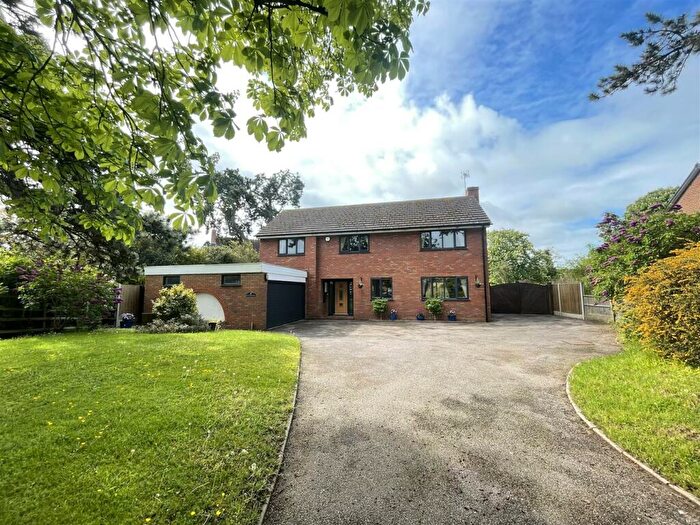 4 Bedroom Detached House For Sale In Sunningdale, Alrewas Road, Kings Bromley, DE13