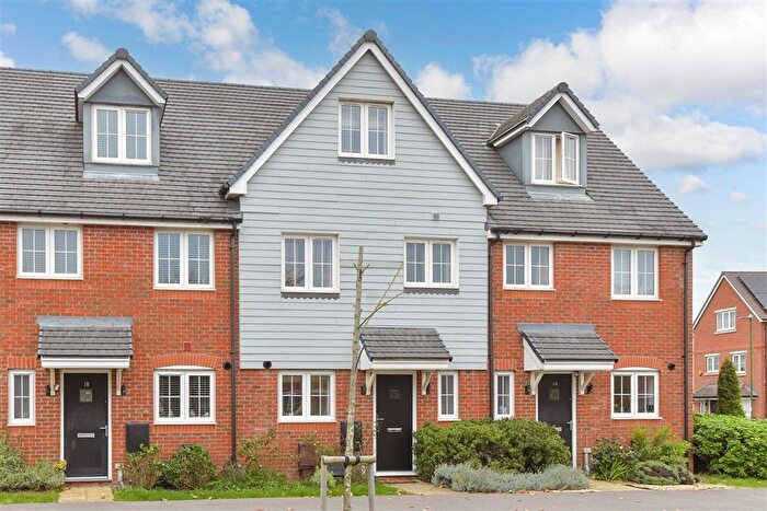 3 Bedroom Terraced House For Sale In Longacres Way, Chichester, West Sussex, PO20