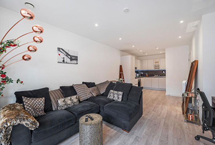 1 Bedroom Apartment For Sale In Woodlark Apartments, Damsel Walk, London, NW9