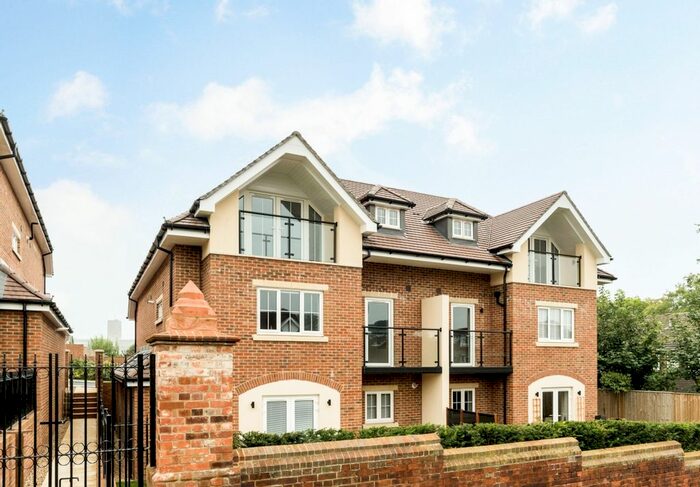 2 Bedroom Flat To Rent In Carroll Place, Guildford, GU2