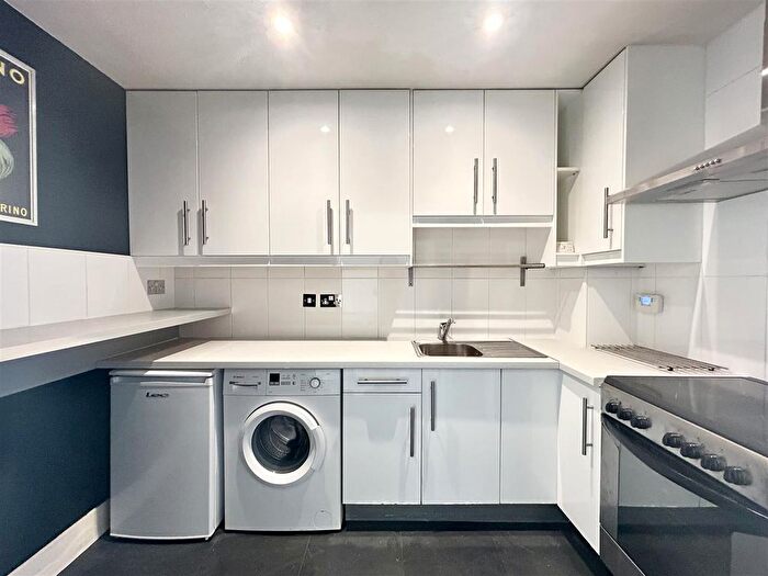 1 Bedroom Maisonette To Rent In Halleys Ridge, Hertford, SG14