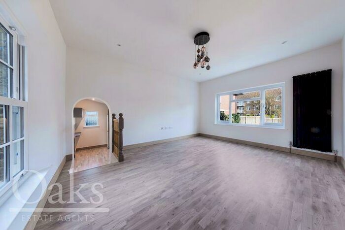 3 Bedroom Flat To Rent In Addiscombe Road, Addiscombe, CR0