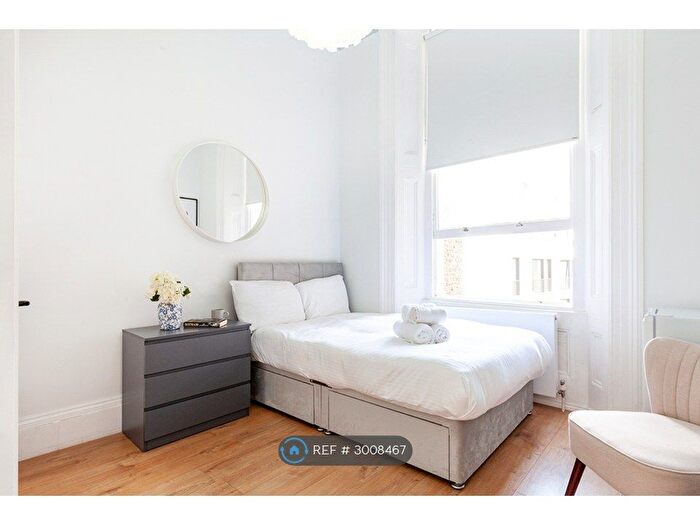 Studio To Rent In Kensington Garden Square, London, W2