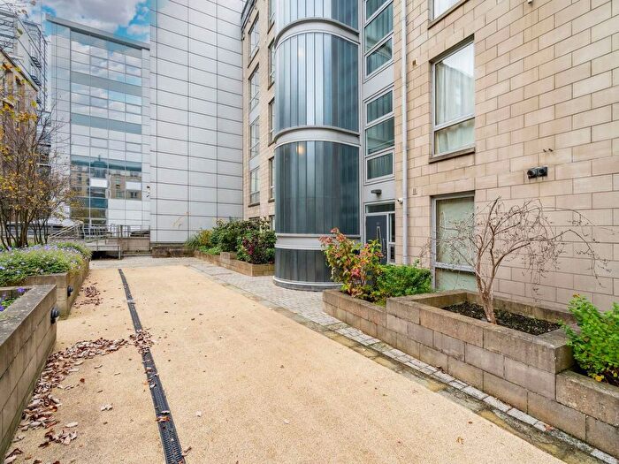 2 Bedroom Flat To Rent In Gardners Crescent, Edinburgh, EH3