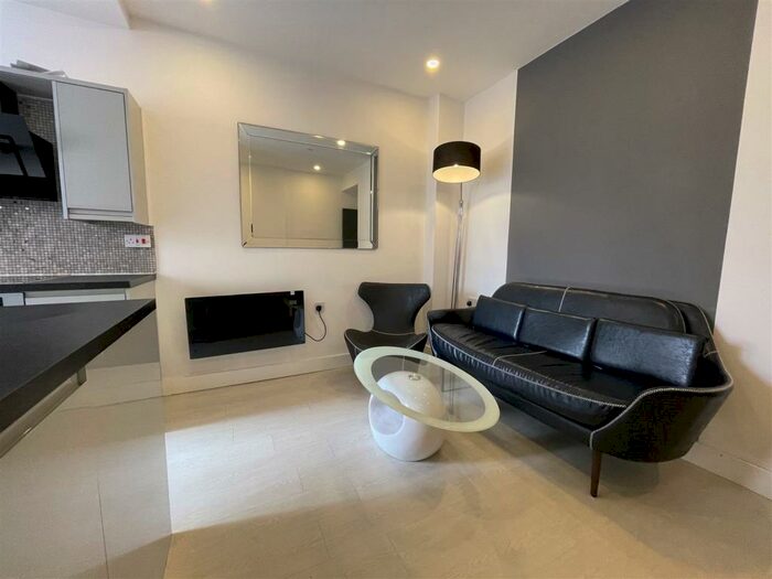 1 Bedroom Flat To Rent In Richmond Parc, Richmond Road, Cardiff, CF24