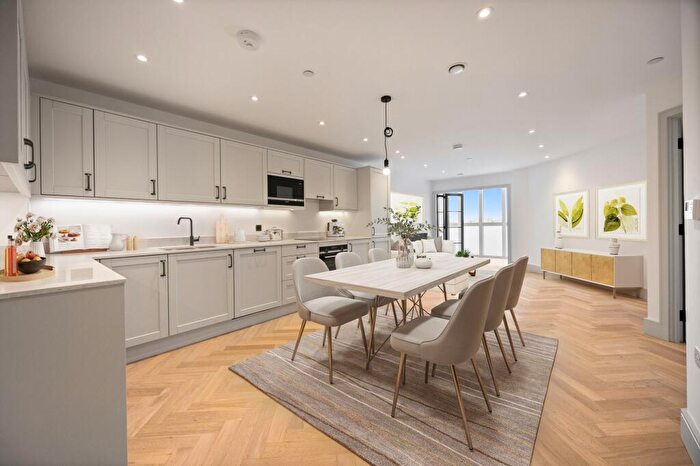 2 Bedroom Apartment For Sale In Park Avenue, Clifton Mansions, NW2