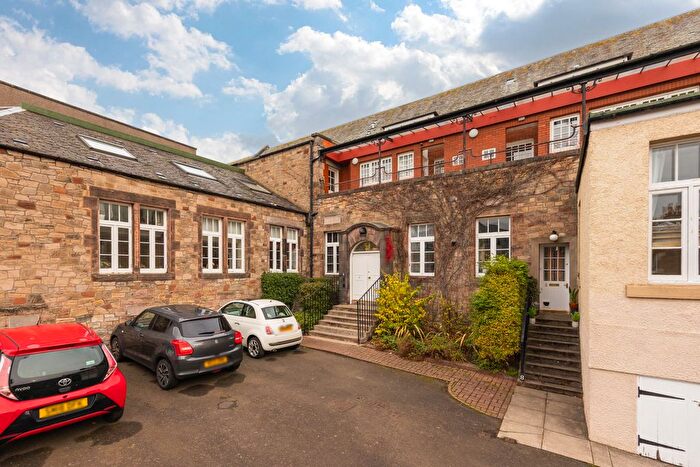 1 Bedroom Flat For Sale In / St Leonards Crag, Edinburgh, EH8