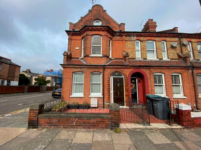 3 Bedroom End Of Terrace House To Rent In Lymington Avenue, N22