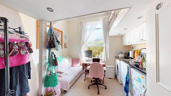 1 Bedroom Flat To Rent In First Avenue, Hove, BN3