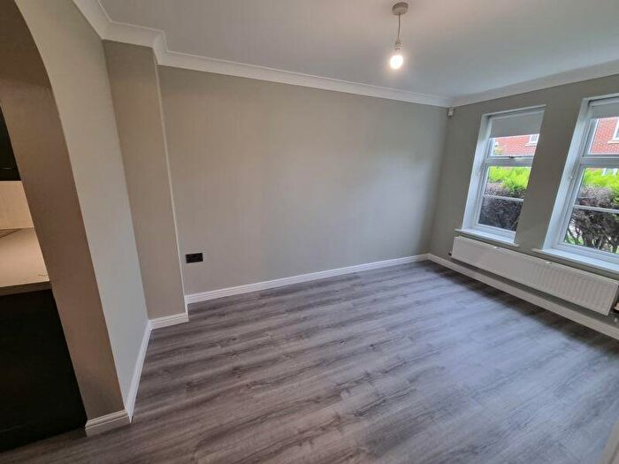 4 Bedroom Semi-Detached House To Rent In Kenny Drive, Carshalton, SM5