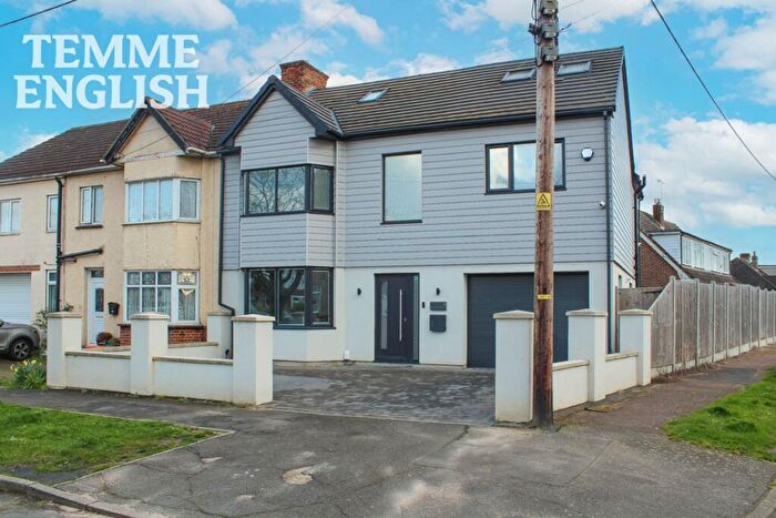 5 Bedroom Semi-Detached House For Sale In Bruce Grove, Wickford, SS11