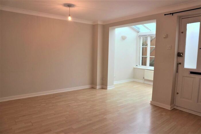 2 Bedroom Flat To Rent In Station Road West, Canterbury, CT2