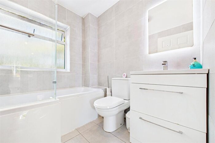 3 Bedroom End Of Terrace House For Sale In Harlech Road, Blackwater, Camberley, Hampshire, GU17