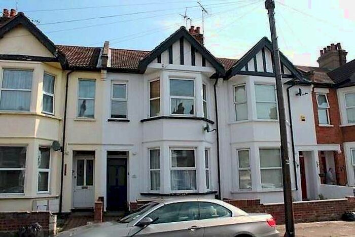 2 Bedroom Flat To Rent In Burdett Avenue, Westcliff On Sea, Westcliff On Sea, SS0