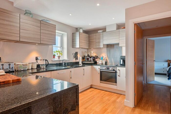 2 Bedroom Coach House For Sale In Oakgrove, Caterham, CR3