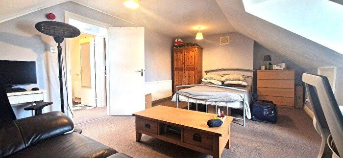 Studio To Rent In Stroud Green Road, London, N4