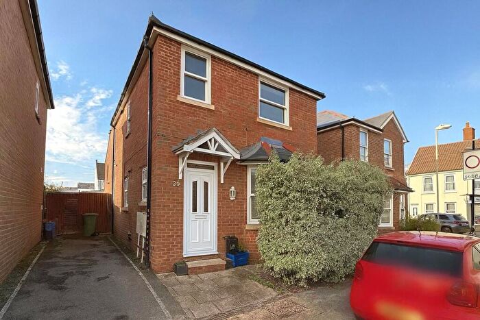 3 Bedroom Detached House For Sale In Herrett Street, Aldershot, Hampshire, GU12