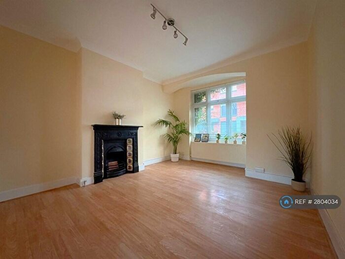 3 Bedroom End Of Terrace House To Rent In Vale Road, Sutton, SM1