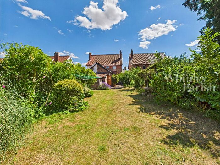 4 Bedroom Semi-Detached House For Sale In Connaught Road, Attleborough, NR17