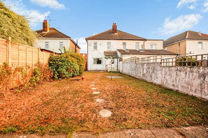 4 Bedroom Property To Rent In Wallisdown Road, Poole, BH12