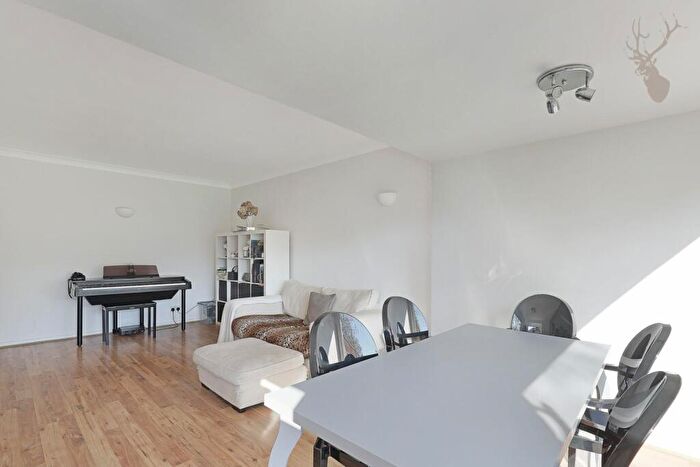 4 Bedroom Semi-Detached House To Rent In Grange Crescent, Chigwell, IG7
