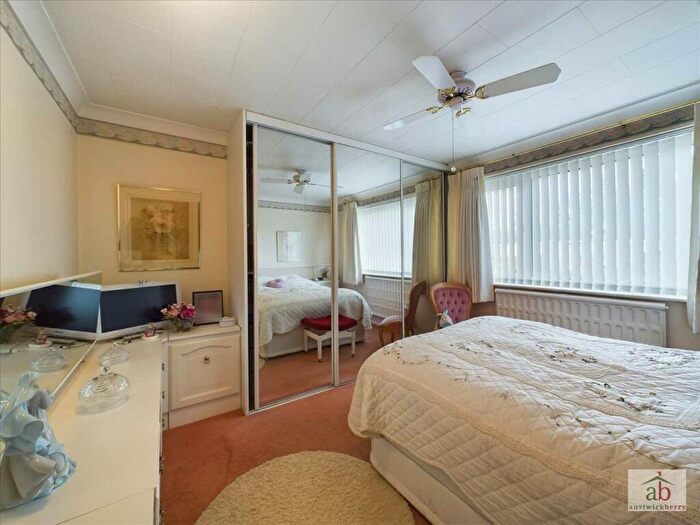 3 Bedroom Bungalow For Sale In West Mill Green, Bentley, IP9