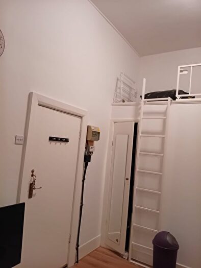 Studio To Rent In Thrale Road, London, SW16