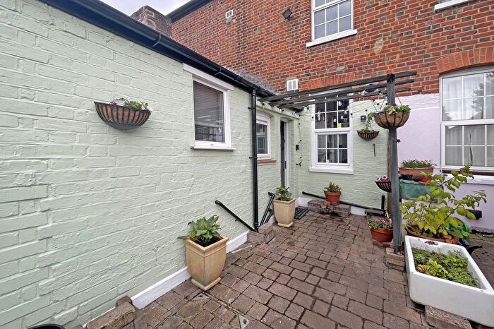 1 Bedroom Maisonette To Rent In High Street, Ewell Village, Surrey, KT17