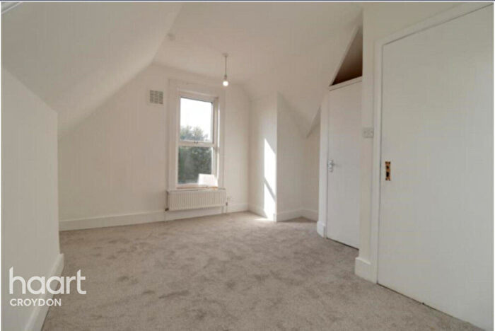 1 Bedroom Semi Detached House To Rent In Dagnall Park, London, SE25