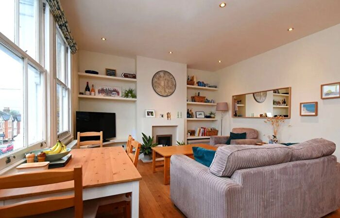 2 Bedroom Flat To Rent In Siddons Court, Tavistock Street, London, WC2E