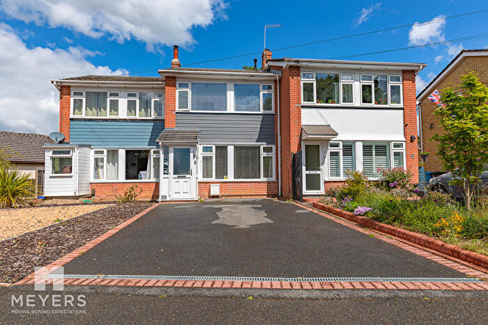 3 Bedroom Terraced House For Sale In Petersham Road, Creekmoor, Poole, BH17