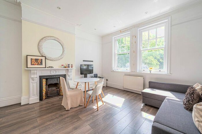 2 Bedroom Flat To Rent In Frognal, Hampstead, London, NW3