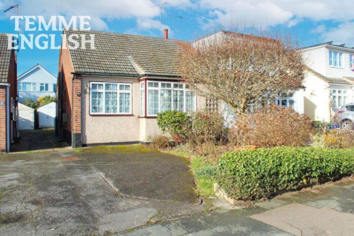 2 Bedroom Semi-Detached Bungalow For Sale In Leasway, Wickford, SS12