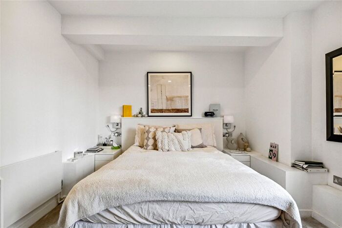 2 Bedroom Flat For Sale In Swan Court, Chelsea Manor Street, London, SW3