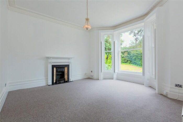 2 Bedroom Flat To Rent In Frant Road, Tunbridge Wells, Kent, TN2