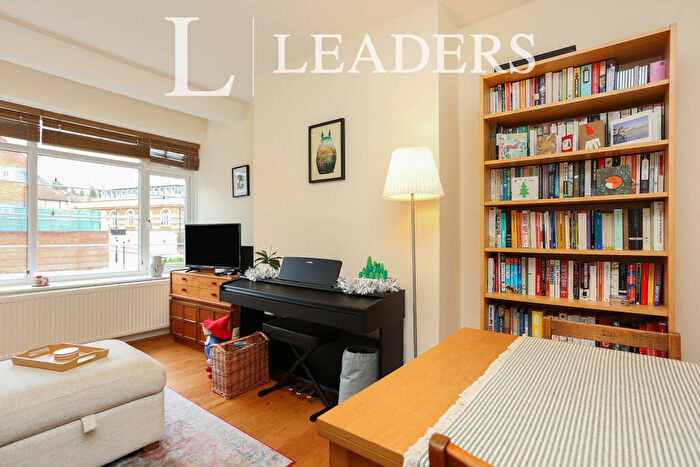 2 Bedroom Flat To Rent In Forest Lodge, Dartmouth Road, London, SE23