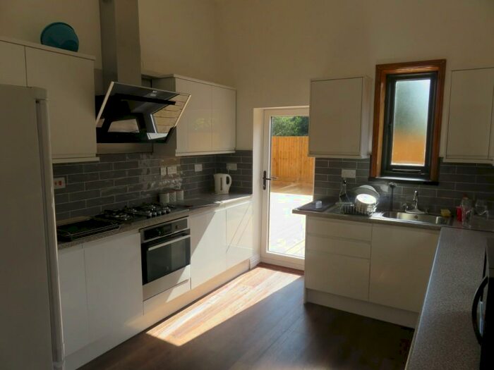 6 Bedroom Detached House To Rent In Trent Boulevard, Nottingham, NG2