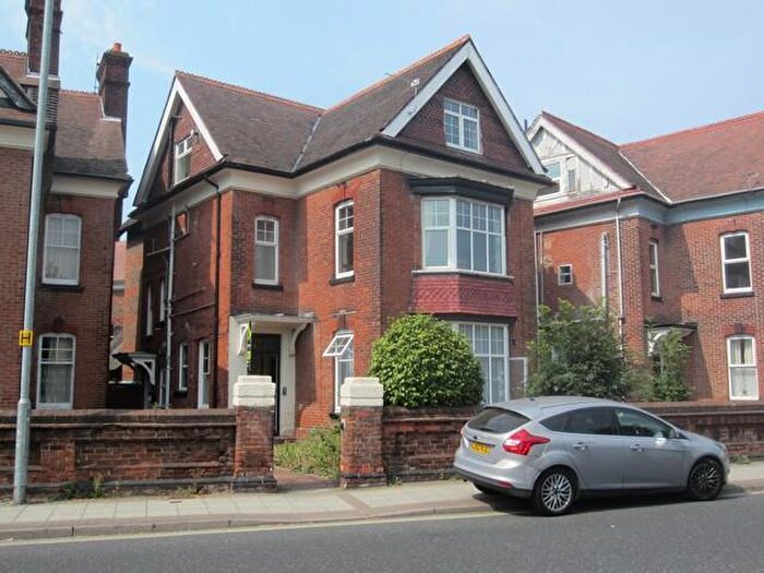 2 Bedroom Flat To Rent In Victoria Road North, Southsea, Hants, PO5