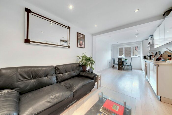 2 Bedroom Flat To Rent In Fabian House, Cannon Street Road, Whitechapel, E1