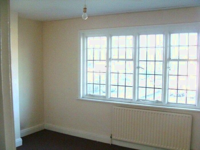 1 Bedroom Flat To Rent In Sussex Avenue, Isleworth, TW7