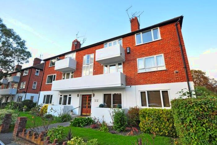 2 Bedroom Flat To Rent In River Court, Maidenhead, Berkshire, SL6
