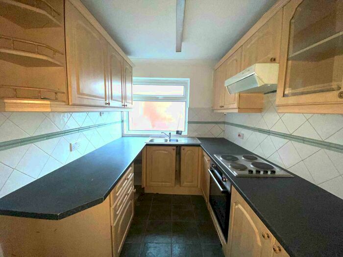 1 Bedroom Flat To Rent In Koh-I-Noor Avenue, Bushey, WD23