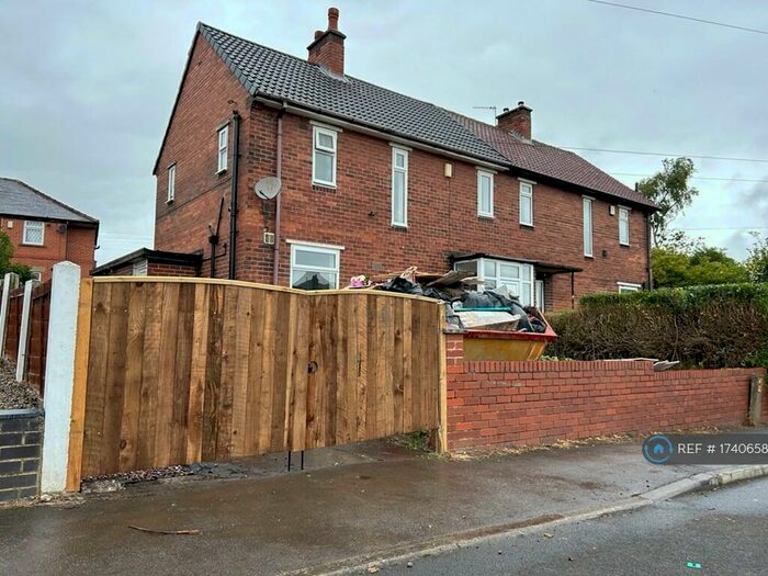 3 Bedroom Semi-Detached House To Rent In Parkway, Morley, Leeds, LS27
